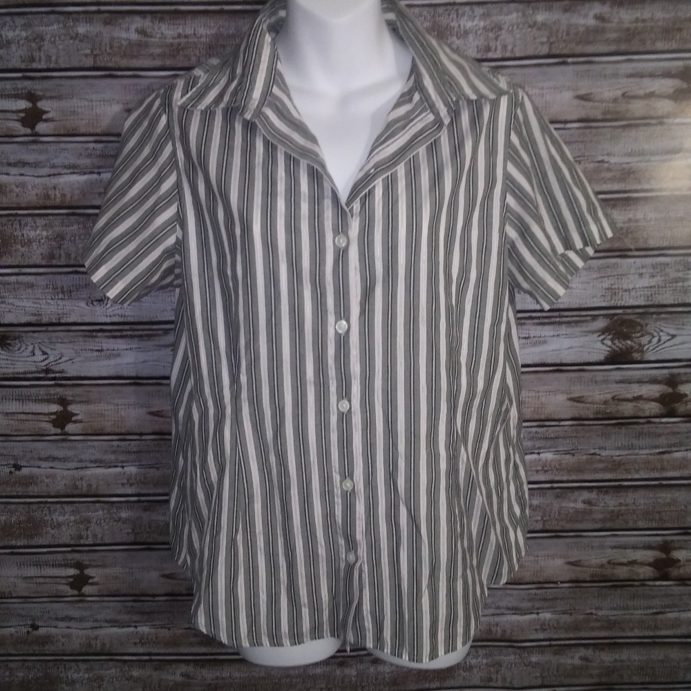 AUSTIN CLOTHING COMPANY STRIPED BUTTON DOWN BLOUSE